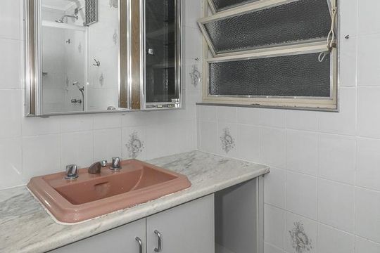 Banheiro de apartamento para alugar com 2 quartos, 110m² em Independência, Porto Alegre