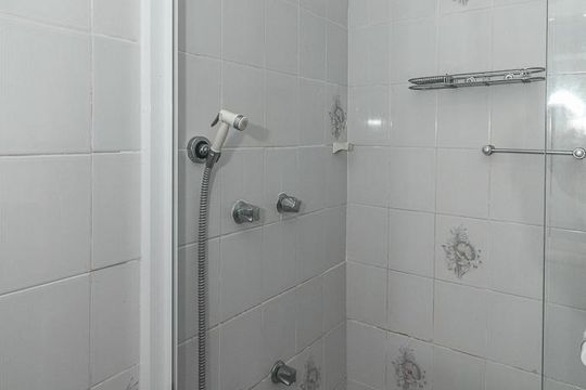 Banheiro de apartamento para alugar com 2 quartos, 110m² em Independência, Porto Alegre