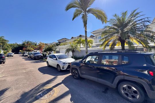 Fachada de casa de condomínio à venda com 4 quartos, 310m² em Recreio dos Bandeirantes, Rio de Janeiro