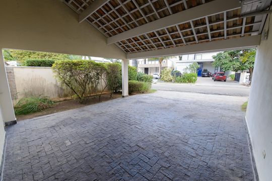 Garagem de casa de condomínio para alugar com 5 quartos, 363m² em Esplanada Independência, Taubaté