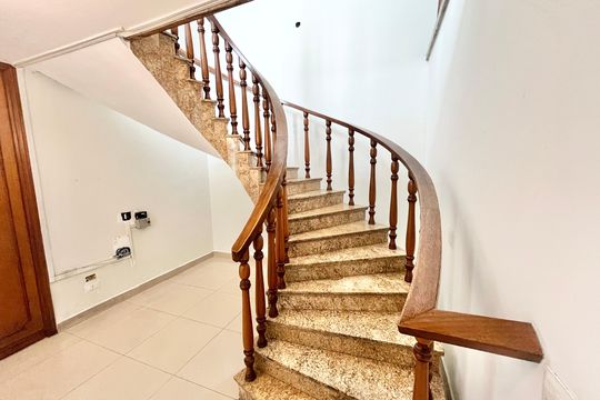 Escada de casa para alugar com 4 quartos, 534m² em Jardim Sao Paulo(zona Norte), São Paulo