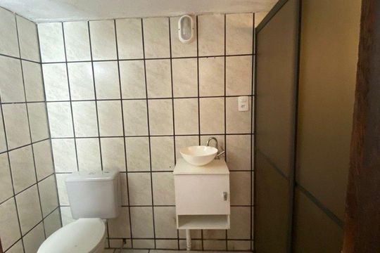 Banheiro social de casa para alugar com 2 quartos, 82m² em Centro, Florianópolis