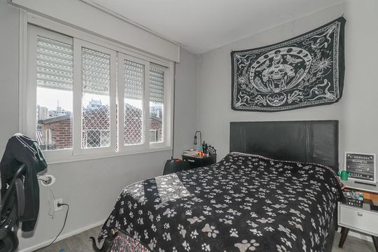 Quarto de apartamento à venda com 1 quarto, 42m² em Santa Cecília, Porto Alegre