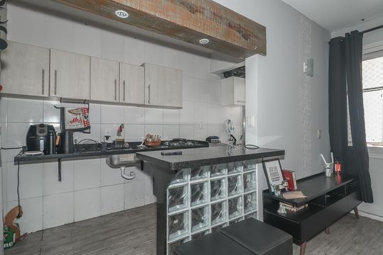 Cozinha e Área de Serviço de apartamento à venda com 1 quarto, 42m² em Santa Cecília, Porto Alegre