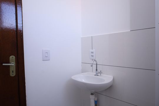 Banheiro de apartamento à venda com 2 quartos, 49m² em Fazenda Aricanduva, São Paulo