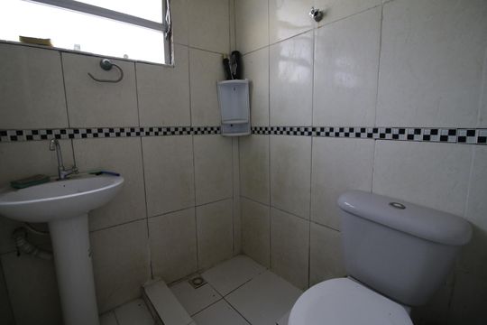 Banheiro de casa para alugar com 2 quartos, 120m² em Taquara, Rio de Janeiro