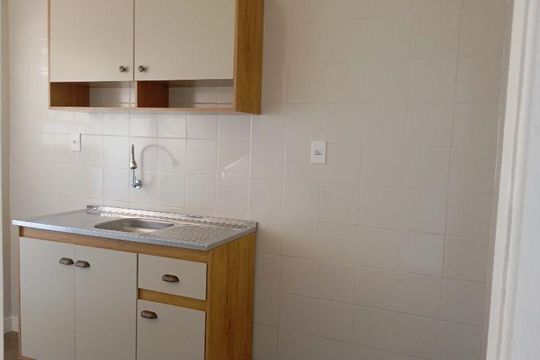 Cozinha de apartamento para alugar com 2 quartos, 53m² em Menino Deus, Porto Alegre