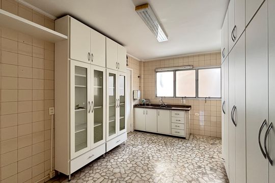 Cozinha de apartamento para alugar com 3 quartos, 118m² em Indianópolis, São Paulo