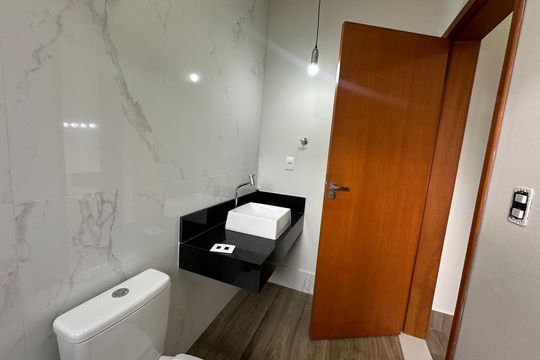 Banheiro da Suíte 2 de casa de condomínio à venda com 3 quartos, 250m² em Quintas do Ingaí, Barueri