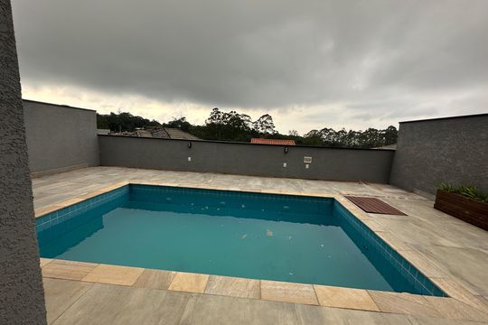 Piscina de casa de condomínio à venda com 3 quartos, 250m² em Quintas do Ingaí, Barueri