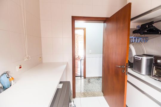 Área de Serviço de casa de condomínio para alugar com 4 quartos, 700m² em Alphaville, Santana de Parnaíba