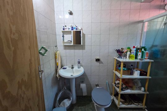 Banheiro da Suíte 1 de casa para alugar com 3 quartos, 190m² em Vilamar, Praia Grande