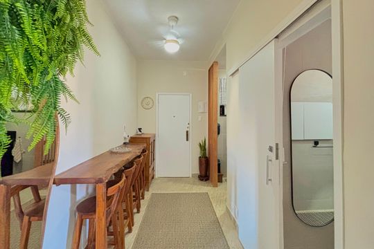 Sala - hall de entrada de apartamento à venda com 1 quarto, 45m² em Copacabana, Rio de Janeiro