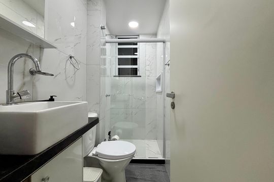 Banheiro social de apartamento para alugar com 1 quarto, 32m² em Copacabana, Rio de Janeiro