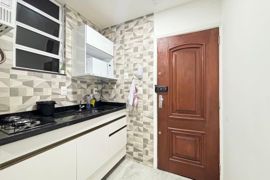 Cozinha de apartamento para alugar com 1 quarto, 32m² em Copacabana, Rio de Janeiro