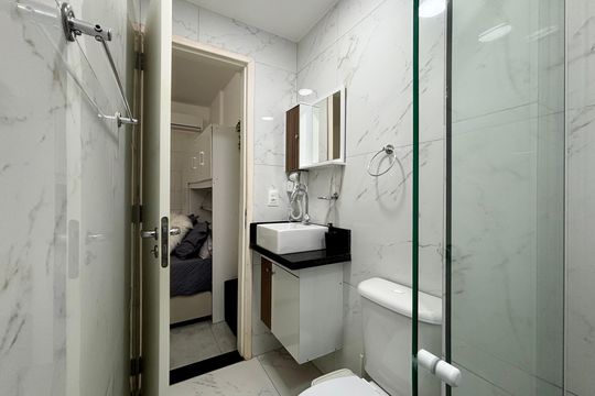 Banheiro social de apartamento para alugar com 1 quarto, 32m² em Copacabana, Rio de Janeiro