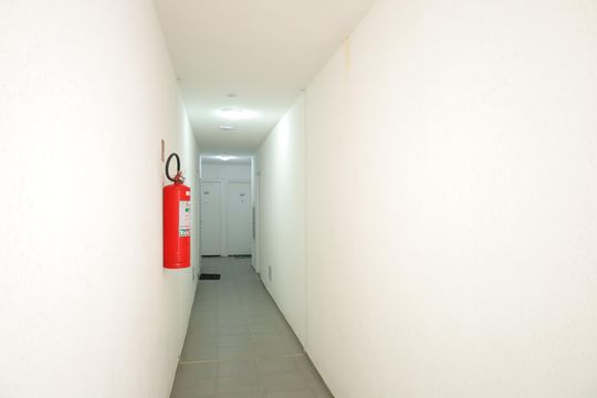 Área comum - Saguão do andar de apartamento para alugar com 2 quartos, 43m² em Jardins Recanto das Rosas, São Paulo