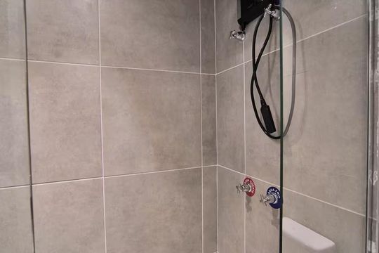 Banheiro de apartamento para alugar com 1 quarto, 28m² em Brooklin, São Paulo