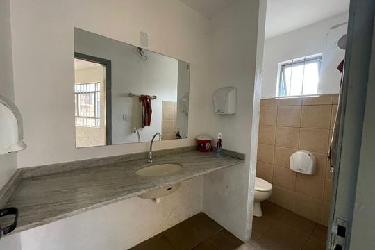 Banheiro social de casa à venda com 2 quartos, 149m² em Vila Nova, Novo Hamburgo