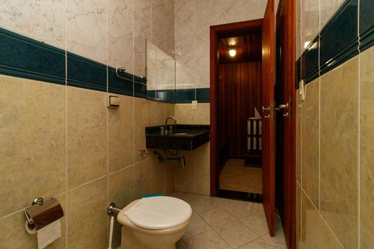 Banheiro e Sauna de casa para alugar com 5 quartos, 492m² em Vila Albertina, São Paulo
