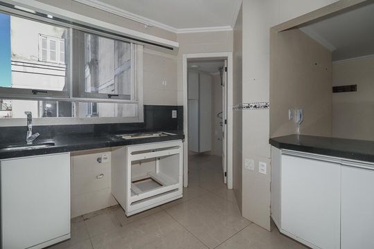 Cozinha de apartamento para alugar com 3 quartos, 241m² em Petrópolis, Porto Alegre