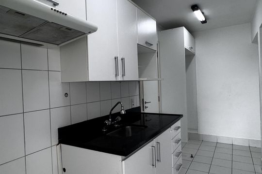 Cozinha de apartamento à venda com 3 quartos, 100m² em Santo Amaro, São Paulo