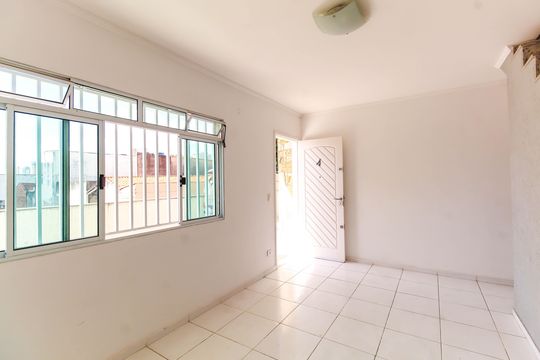 Sala de casa de condomínio para alugar com 2 quartos, 119m² em Vila Invernada, São Paulo