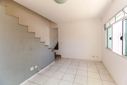 Sala de casa de condomínio para alugar com 2 quartos, 119m² em Vila Invernada, São Paulo