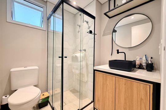 Banheiro de apartamento à venda com 2 quartos, 86m² em Jardim Flor da Montanha, Guarulhos