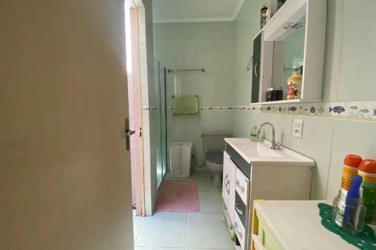 Banheiro 1 de casa à venda com 3 quartos, 249m² em Jardim do Salso, Porto Alegre