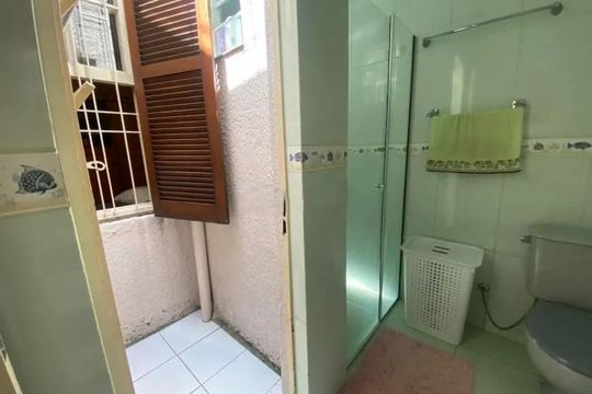 Banheiro 1 de casa à venda com 3 quartos, 249m² em Jardim do Salso, Porto Alegre