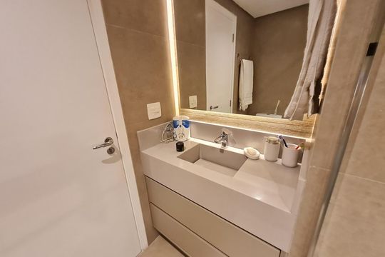 Banheiro de kitnet/studio à venda com 1 quarto, 42m² em Cidade Monções, São Paulo