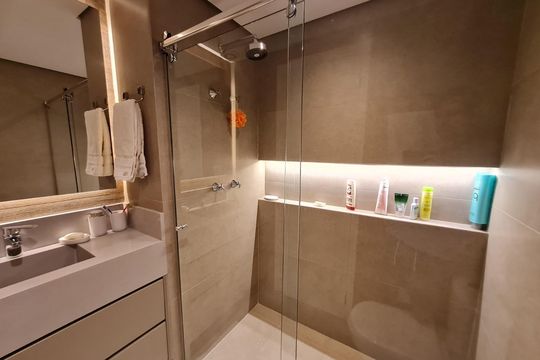 Banheiro de kitnet/studio à venda com 1 quarto, 42m² em Cidade Monções, São Paulo