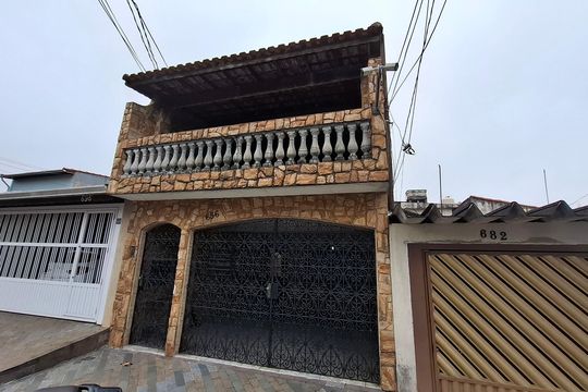 Fachada de casa à venda com 3 quartos, 200m² em Jardim Santo Alberto, Santo André