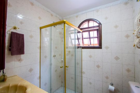 Banheiro social 2 de casa à venda com 3 quartos, 200m² em Jardim Santo Alberto, Santo André