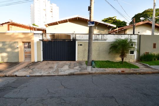 Fachada de casa à venda com 3 quartos, 161m² em Jardim Presidente Wenceslau, Campinas