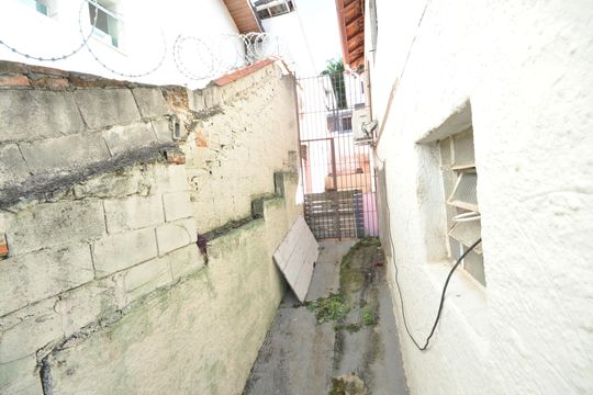 Quintal de casa à venda com 3 quartos, 200m² em Vila Irmaos Arnoni, São Paulo