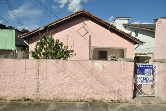 Fachada de casa à venda com 3 quartos, 200m² em Vila Irmaos Arnoni, São Paulo