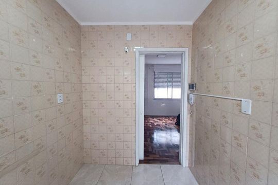 Cozinha de apartamento à venda com 1 quarto, 37m² em Vila Ipiranga, Porto Alegre