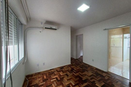 Sala de apartamento à venda com 1 quarto, 37m² em Vila Ipiranga, Porto Alegre