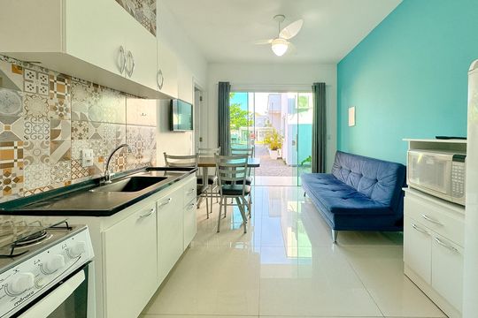 Cozinha de apartamento para alugar com 1 quarto, 33m² em São João do Rio Vermelho, Florianópolis