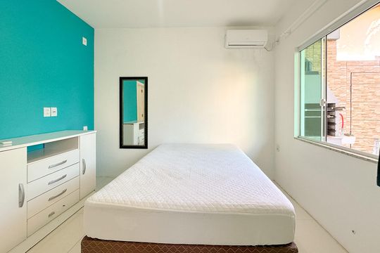Quarto  de apartamento para alugar com 1 quarto, 33m² em São João do Rio Vermelho, Florianópolis