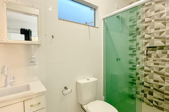 Banheiro de apartamento para alugar com 1 quarto, 33m² em São João do Rio Vermelho, Florianópolis
