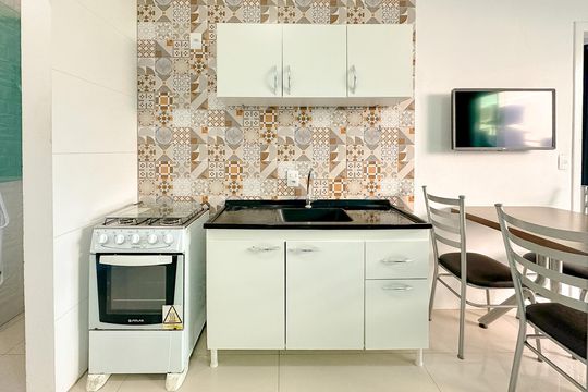 Cozinha de apartamento para alugar com 1 quarto, 33m² em São João do Rio Vermelho, Florianópolis