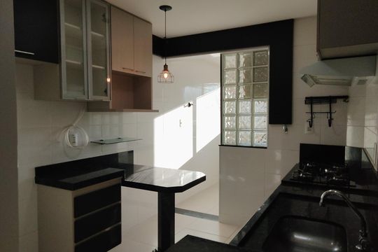 Cozinha de apartamento para alugar com 3 quartos, 90m² em Tabajaras, Uberlândia