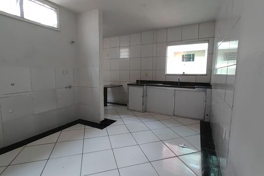 Cozinha de casa para alugar com 3 quartos, 120m² em Jardim das Palmeiras, Uberlândia