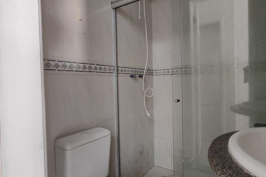 Banheiro social de casa de condomínio à venda com 4 quartos, 150m² em Recreio dos Bandeirantes, Rio de Janeiro