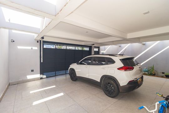 Garagem de casa à venda com 3 quartos, 151m² em Vila Invernada, São Paulo