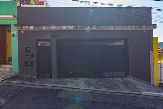 Fachada de casa à venda com 3 quartos, 151m² em Vila Invernada, São Paulo