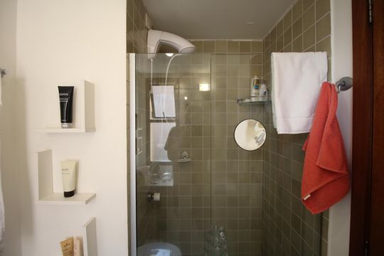 Banheiro de apartamento à venda com 2 quartos, 58m² em Jardim Carvalho, Porto Alegre